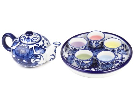 קנקן תה וכוסות