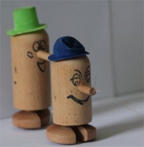 הליצנים המתנודדים
