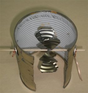 קופסת השימורים עם השיפוד