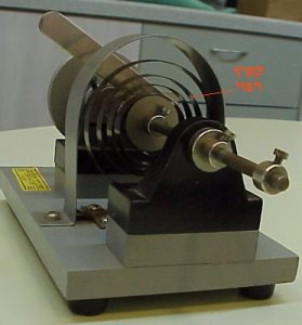 המנגנון הקפיצי המשמש לאגירת אנרגיה